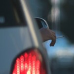 Vietato fumare al volante: giusto o sbagliato?