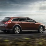 Nuova Peugeot 508 RHX, l’ibrido wagon che sogna di essere SUV